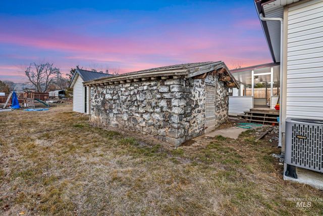 161 W Hagerman Ave, Hagerman, ID 83332