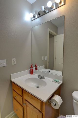 1711 N 207th Street, Elkhorn, NE 68022