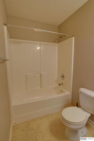 1711 N 207th Street, Elkhorn, NE 68022