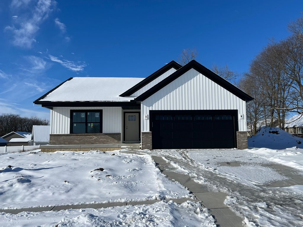 2503 Treeline Drive, Bloomington, IL 61704