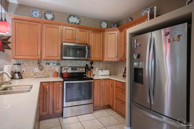 5922 Hermitage Dr, Pensacola, FL 32504