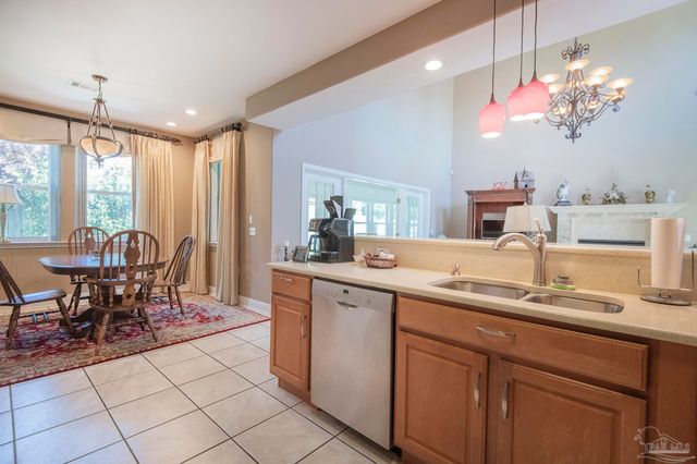 5922 Hermitage Dr, Pensacola, FL 32504