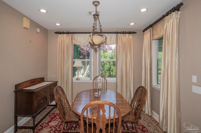 5922 Hermitage Dr, Pensacola, FL 32504