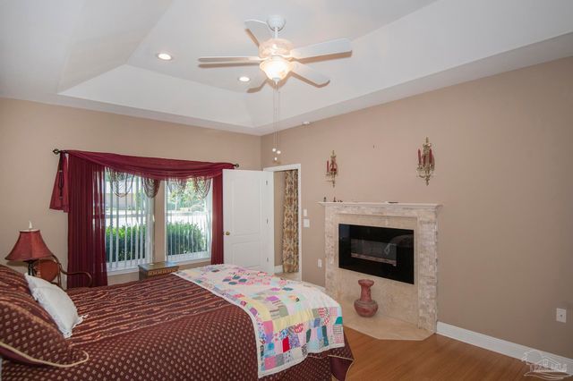 5922 Hermitage Dr, Pensacola, FL 32504