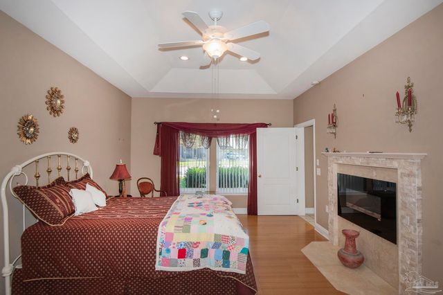5922 Hermitage Dr, Pensacola, FL 32504