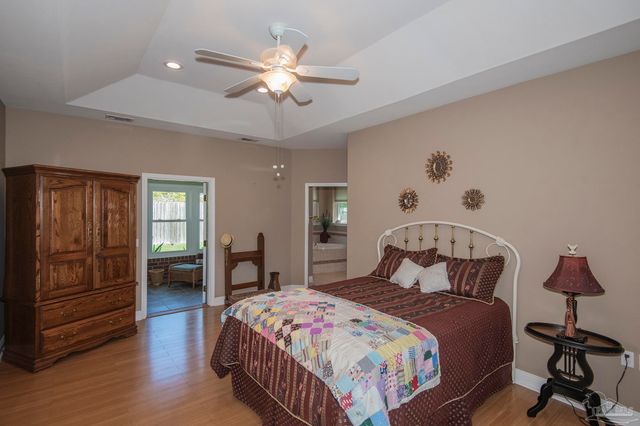 5922 Hermitage Dr, Pensacola, FL 32504