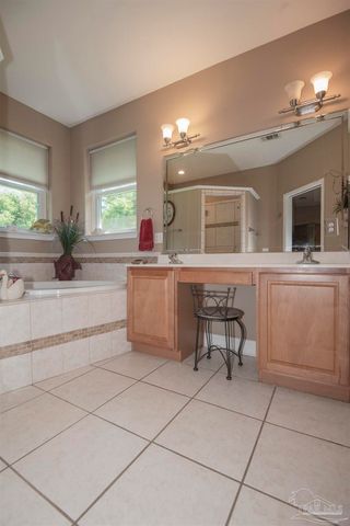 5922 Hermitage Dr, Pensacola, FL 32504