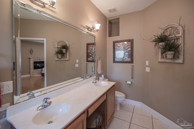 5922 Hermitage Dr, Pensacola, FL 32504
