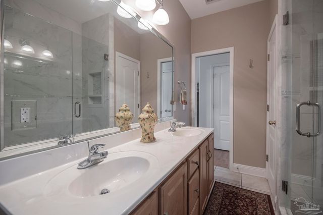 5922 Hermitage Dr, Pensacola, FL 32504