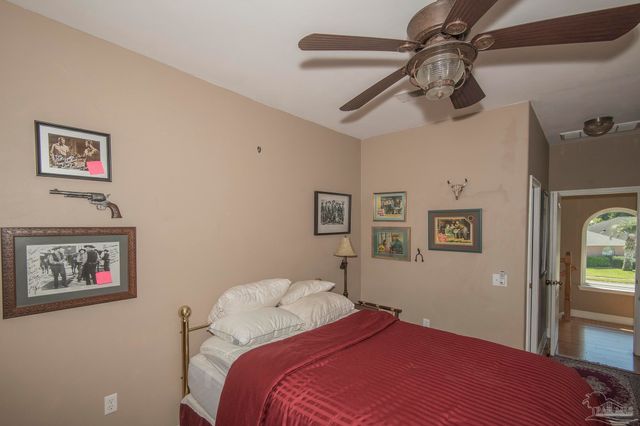 5922 Hermitage Dr, Pensacola, FL 32504