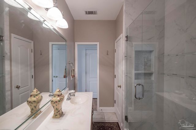 5922 Hermitage Dr, Pensacola, FL 32504