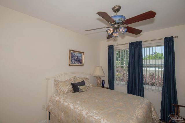 5922 Hermitage Dr, Pensacola, FL 32504