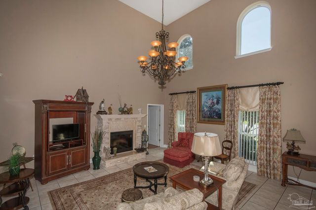 5922 Hermitage Dr, Pensacola, FL 32504