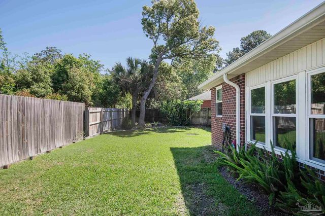 5922 Hermitage Dr, Pensacola, FL 32504