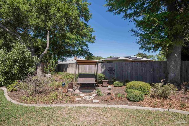 5922 Hermitage Dr, Pensacola, FL 32504