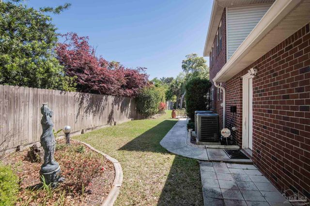 5922 Hermitage Dr, Pensacola, FL 32504