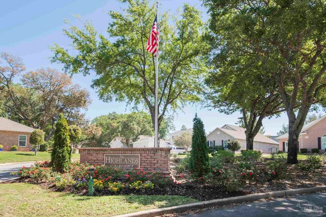 5922 Hermitage Dr, Pensacola, FL 32504