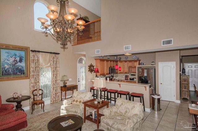 5922 Hermitage Dr, Pensacola, FL 32504