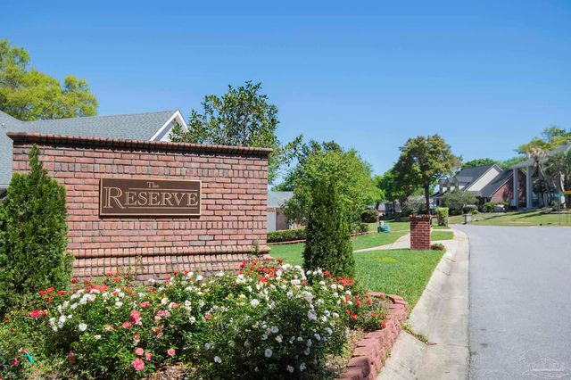 5922 Hermitage Dr, Pensacola, FL 32504
