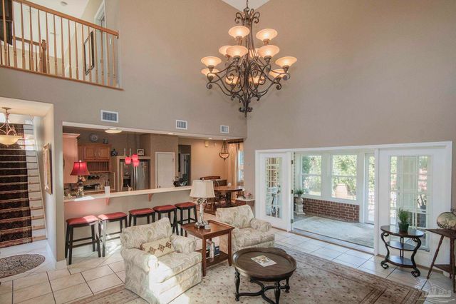 5922 Hermitage Dr, Pensacola, FL 32504