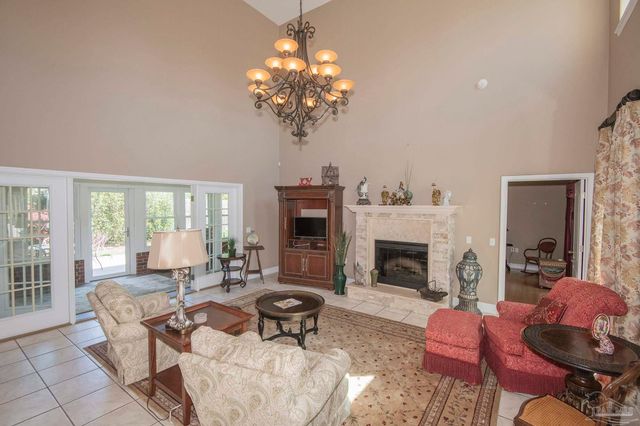 5922 Hermitage Dr, Pensacola, FL 32504