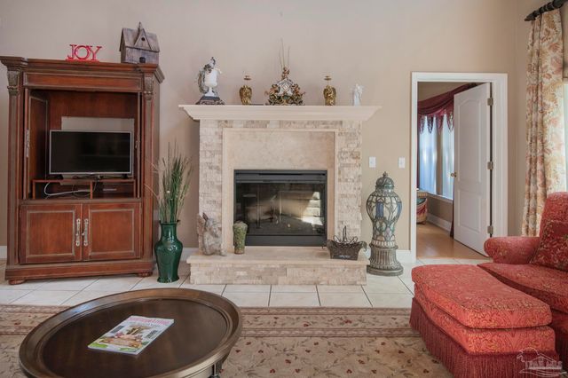 5922 Hermitage Dr, Pensacola, FL 32504
