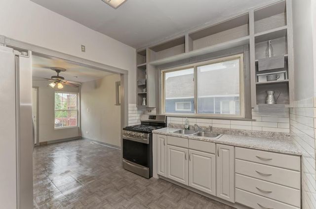 820 S 17th Avenue, Maywood, IL 60153