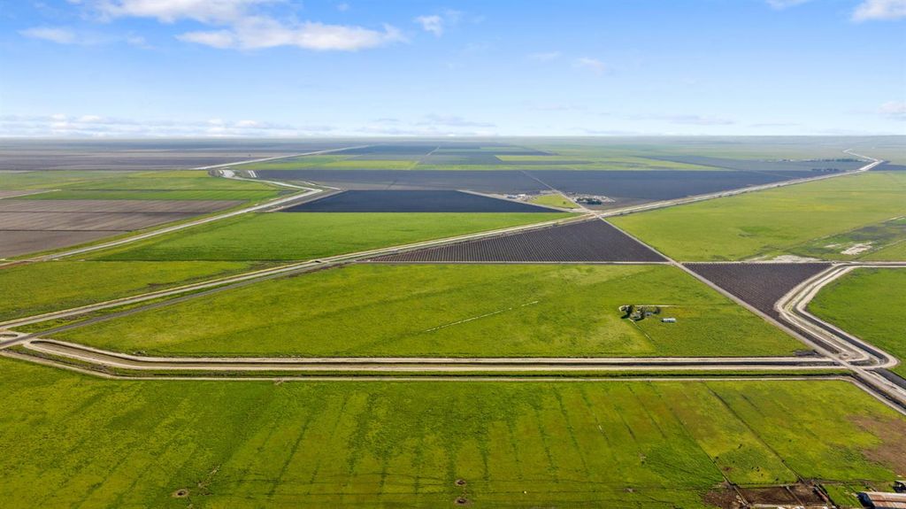 Image 6 of property listing at 220775 22nd Avenue, Stratford, CA 93266