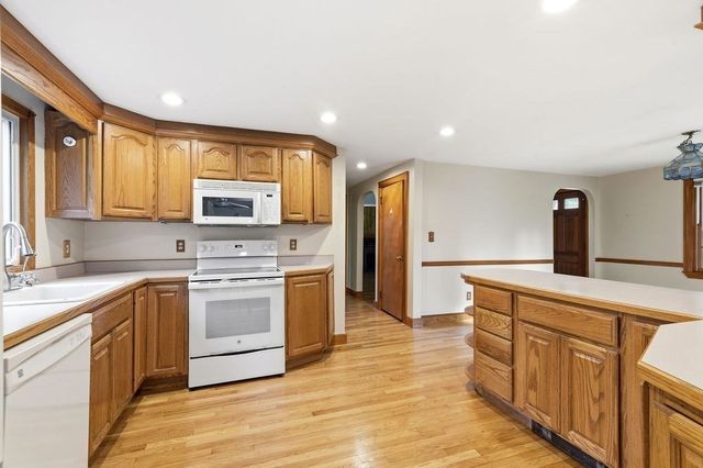 15 Eastman Ave, Foxboro, MA 02035