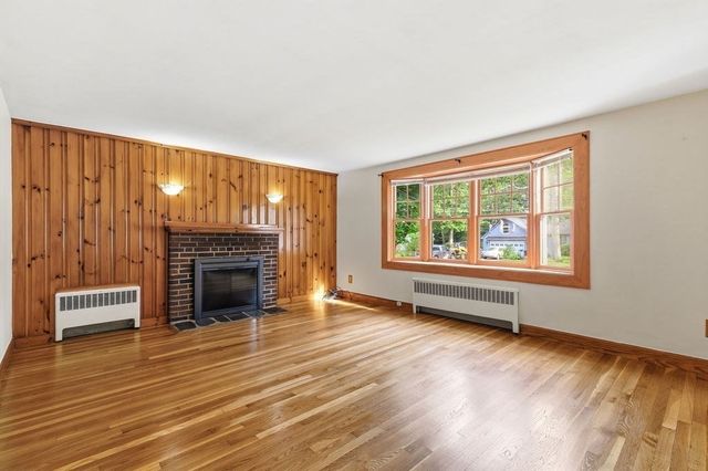 15 Eastman Ave, Foxboro, MA 02035