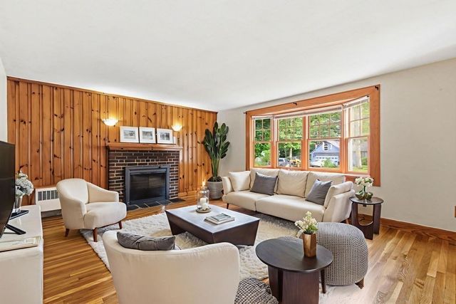 15 Eastman Ave, Foxboro, MA 02035