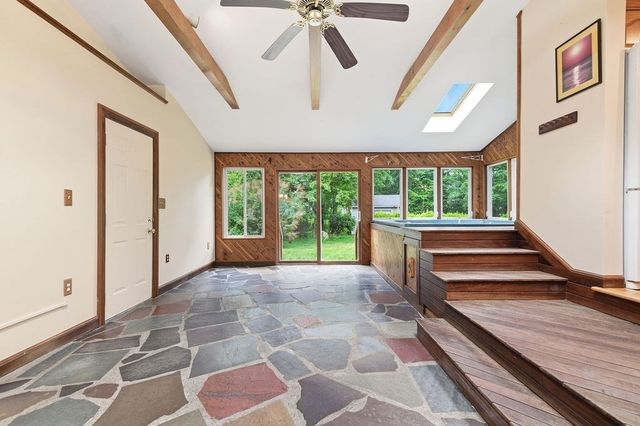 15 Eastman Ave, Foxboro, MA 02035