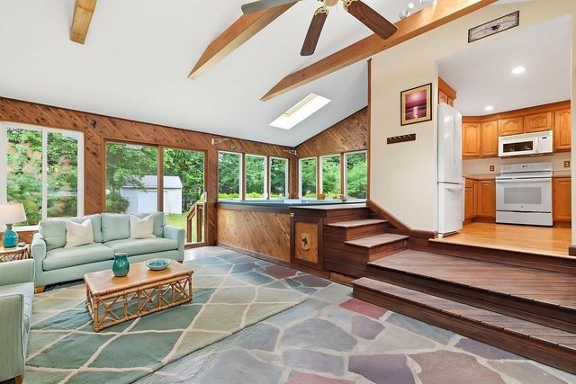 15 Eastman Ave, Foxboro, MA 02035