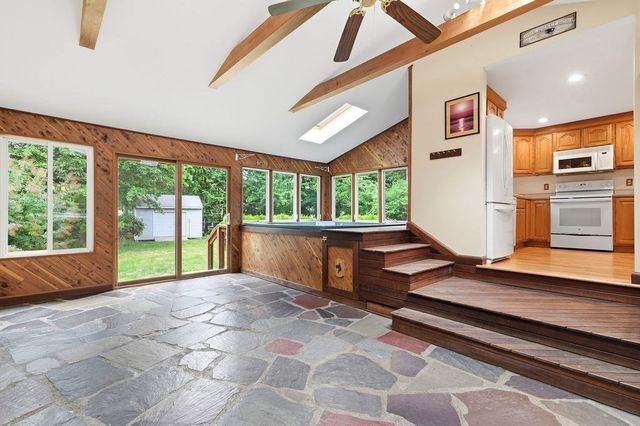15 Eastman Ave, Foxboro, MA 02035