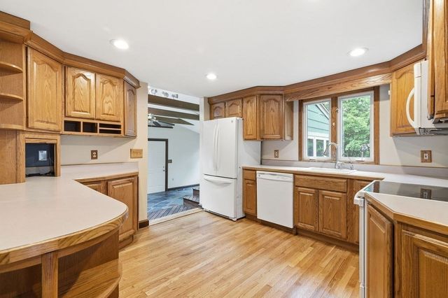 15 Eastman Ave, Foxboro, MA 02035