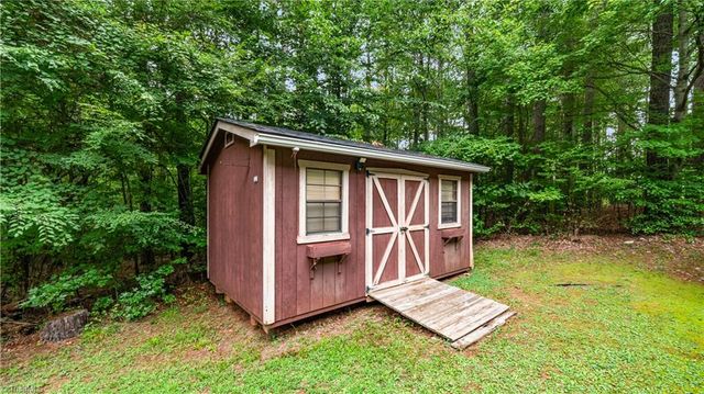 5706 Woodstream Road, Randleman, NC 27317