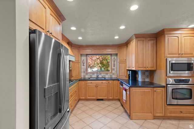 2931 E ROBIDOUX RD, Sandy, UT 84093