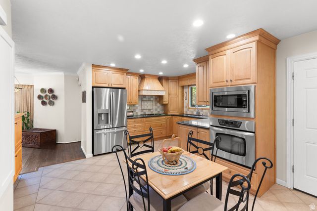 2931 E ROBIDOUX RD, Sandy, UT 84093