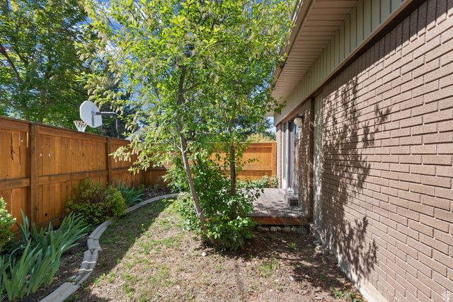 2931 E ROBIDOUX RD, Sandy, UT 84093