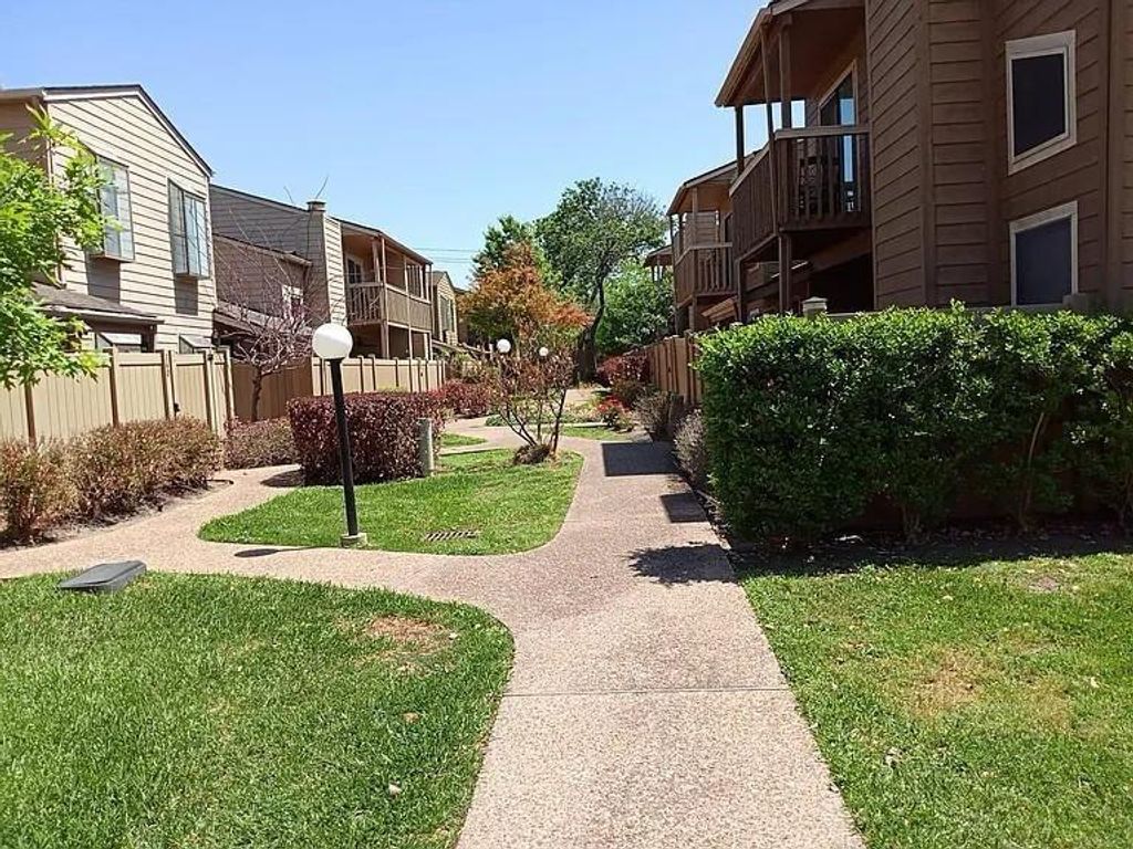 2379 Briarwest Boulevard 132, Houston, TX 77077