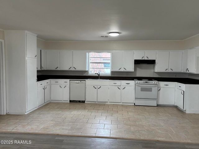 100 Fairway Drive, Lafayette, LA 70506