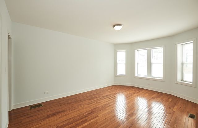 6134 N Washtenaw Avenue 1R, Chicago, IL 60659