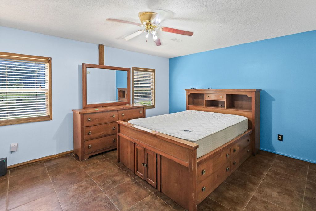 Image 14 of property listing at 18802 N Moonbeam Lane, Mt Vernon, IL 62864