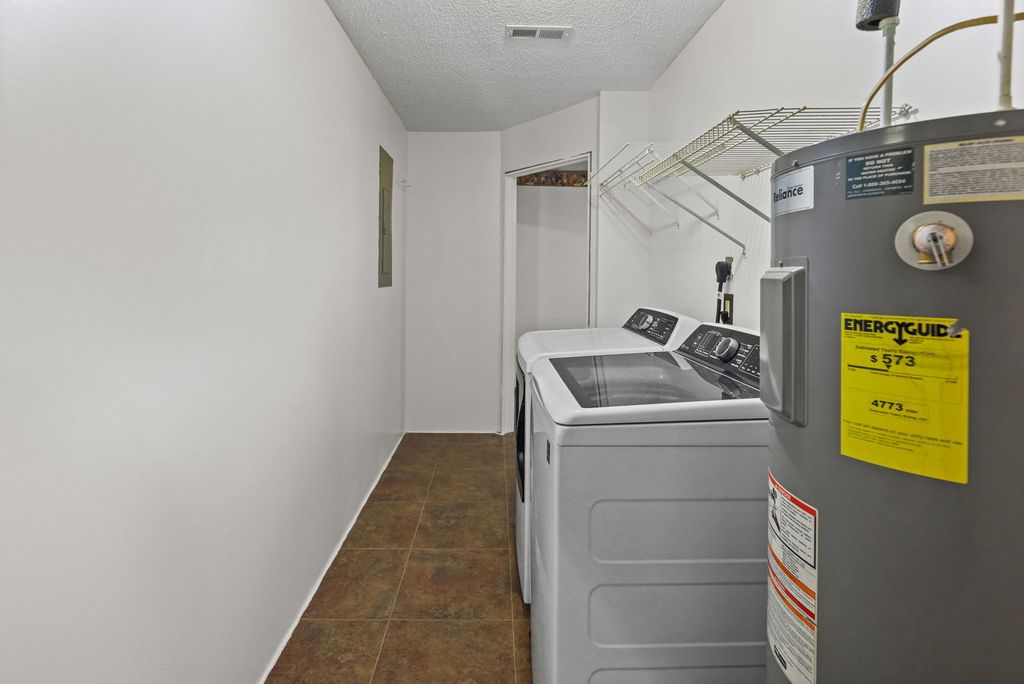 Image 18 of property listing at 18802 N Moonbeam Lane, Mt Vernon, IL 62864