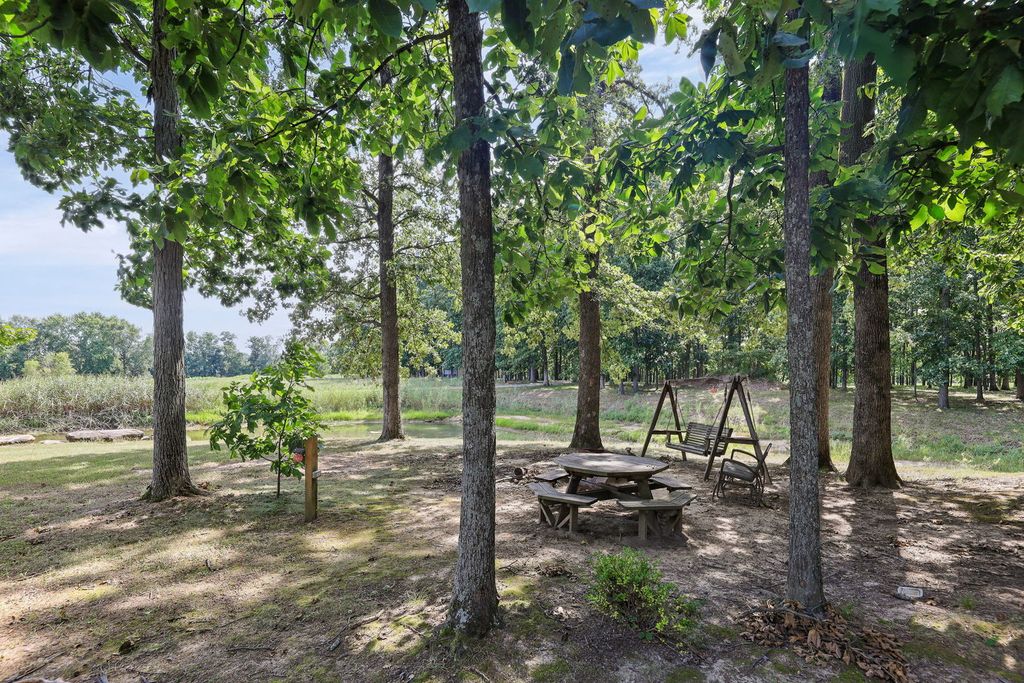 Image 21 of property listing at 18802 N Moonbeam Lane, Mt Vernon, IL 62864