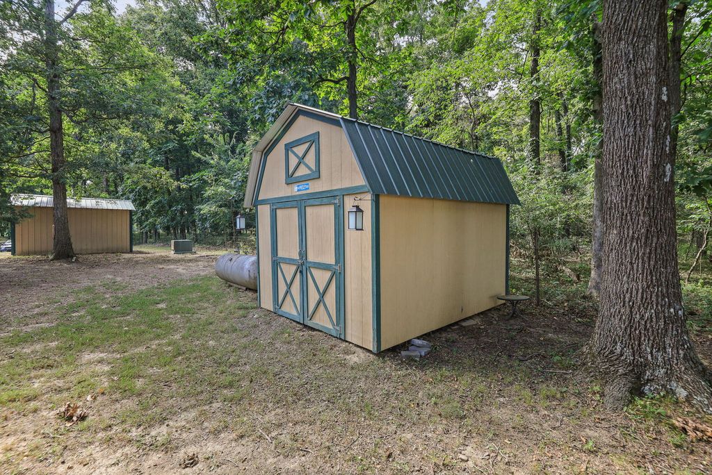 Image 24 of property listing at 18802 N Moonbeam Lane, Mt Vernon, IL 62864