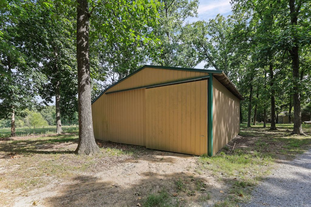 Image 28 of property listing at 18802 N Moonbeam Lane, Mt Vernon, IL 62864