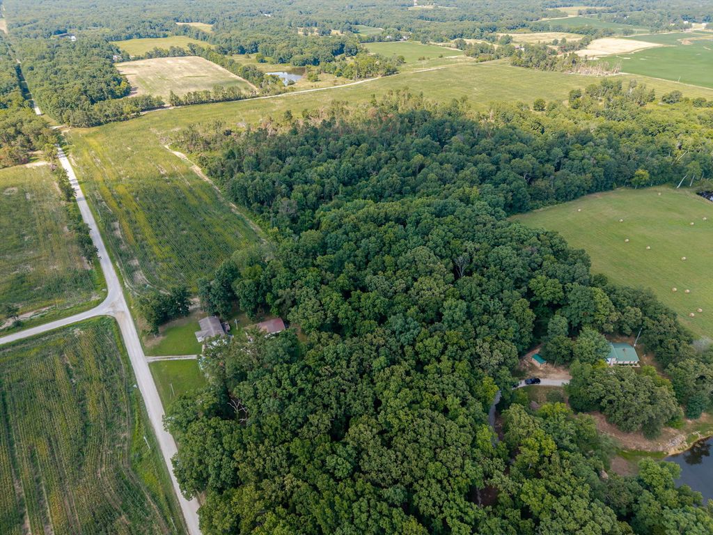 Image 38 of property listing at 18802 N Moonbeam Lane, Mt Vernon, IL 62864