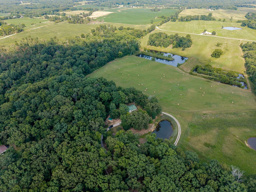 Image 39 of property listing at 18802 N Moonbeam Lane, Mt Vernon, IL 62864