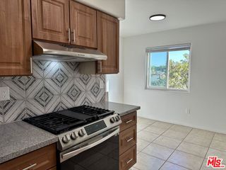 8110 S San Pedro Street, Los Angeles, CA 90003